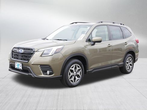 Used 2023 Subaru Forester Premium AWD/4WD image 3