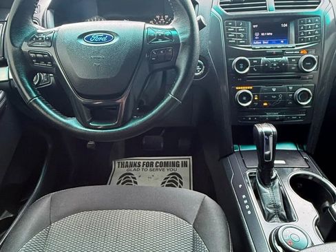 Used 2017 Ford Explorer XLT image 33