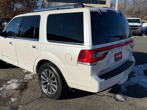 Used 2017 Lincoln Navigator Select image 6