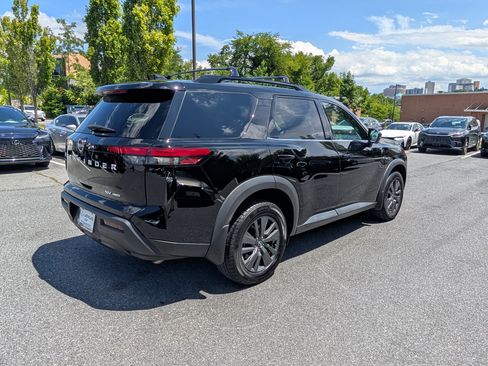 Used 2023 Nissan Pathfinder SV AWD/4WD image 3