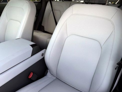 New 2026 Land Rover Defender 110 X-Dynamic SE image 19