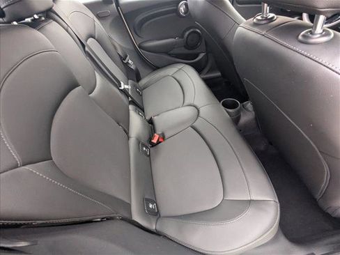 Used 2019 MINI Cooper 4-Door Hardtop image 18