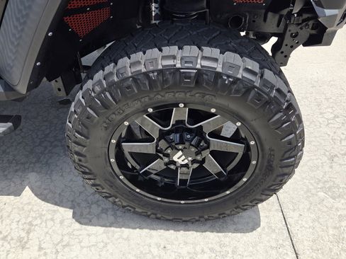 Used 2024 Jeep Wrangler Unlimited Rubicon AWD/4WD image 12