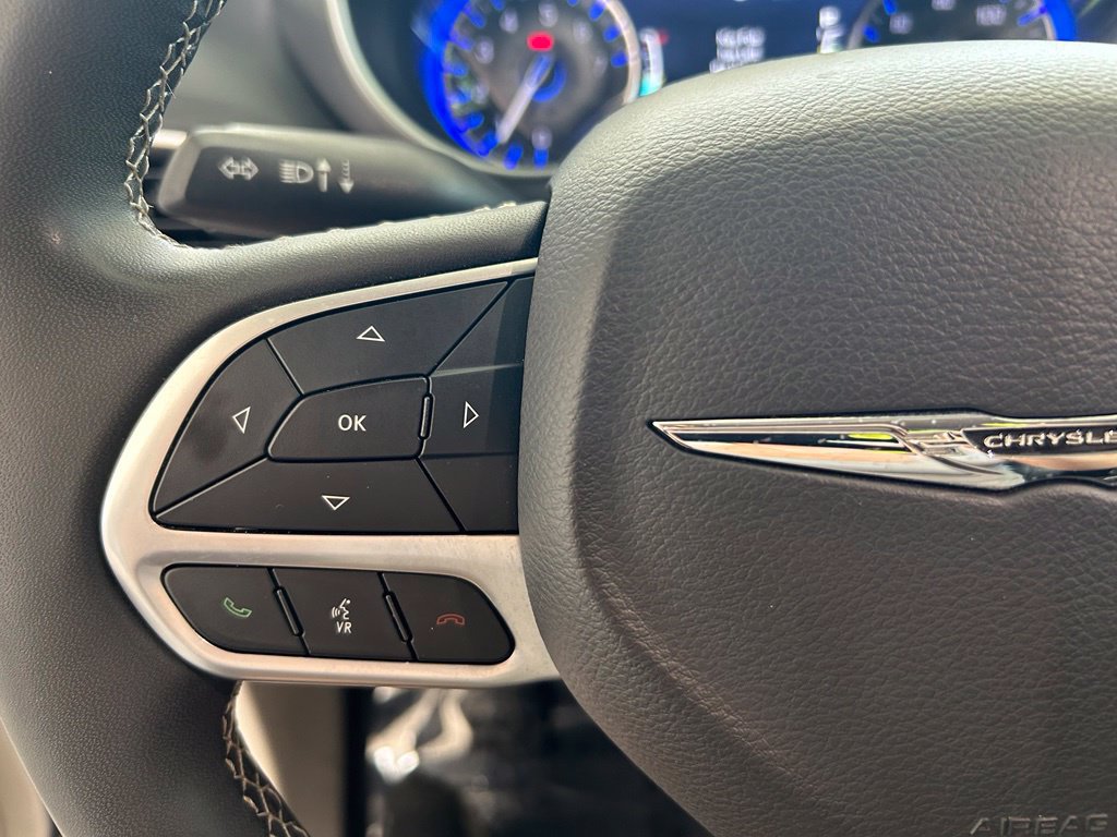 Used 2024 Chrysler Pacifica Touring-L FWD image 44