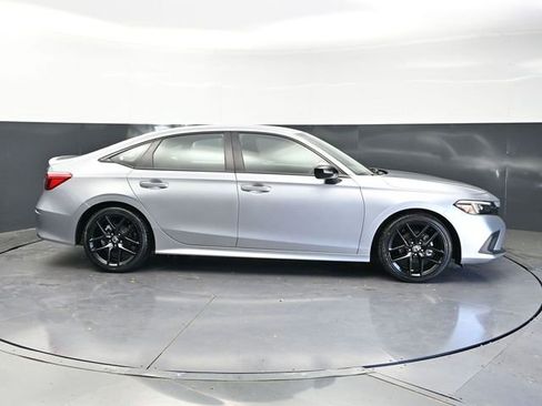 Used 2024 Honda Civic Sport image 4