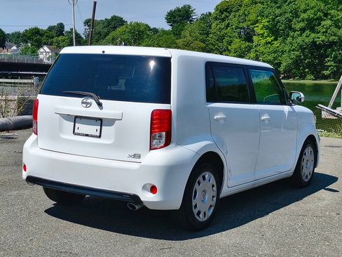 Used 2015 Scion xB FWD image 7