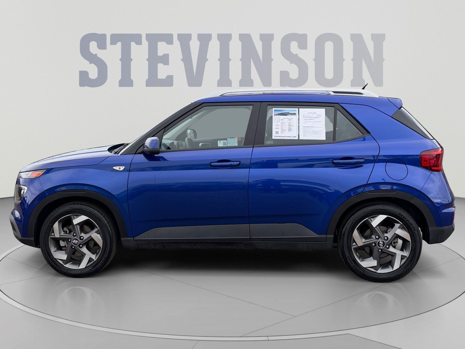 Used 2025 Hyundai Venue SEL FWD image 2