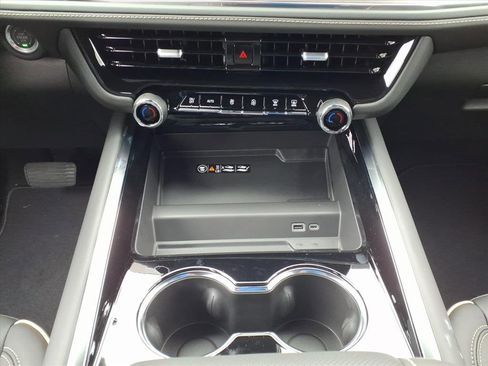 New 2026 Chevrolet Suburban Premier image 16