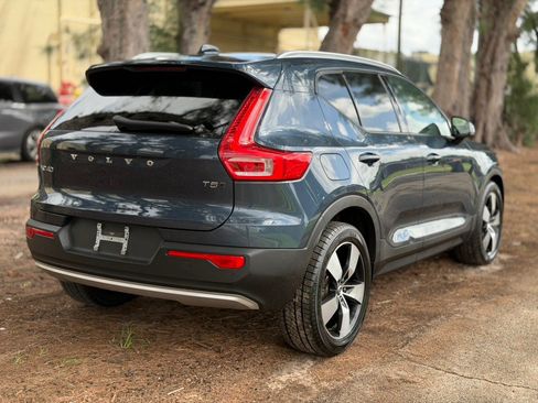 Used 2022 Volvo XC40 T5 Momentum AWD/4WD image 5