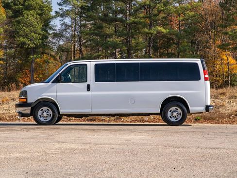 Used 2017 Chevrolet Express 3500 LT w/ LT Preferred Equipment Group image 8