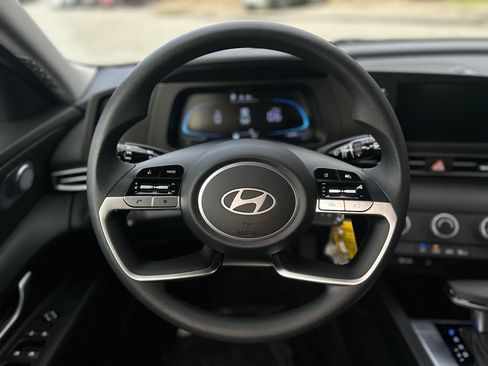 Certified 2026 Hyundai Elantra SE w/ Cargo Package FWD image 15