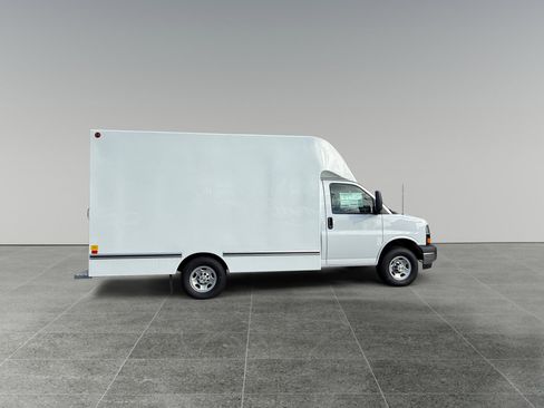 New 2025 Chevrolet Express 3500 Work Van w/ Power Convenience Package image 6
