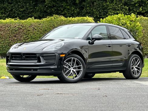 Certified 2025 Porsche Macan AWD/4WD image 1