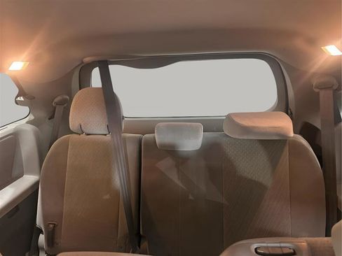 Used 2019 Toyota Sienna LE FWD image 23