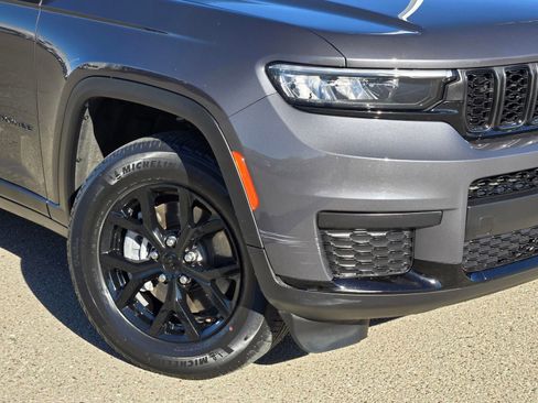 Used 2024 Jeep Grand Cherokee L Laredo image 9