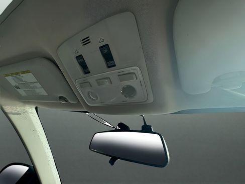 Used 2016 Toyota Corolla LE image 26