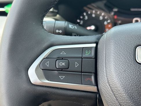 Used 2025 Jeep Compass Limited image 24