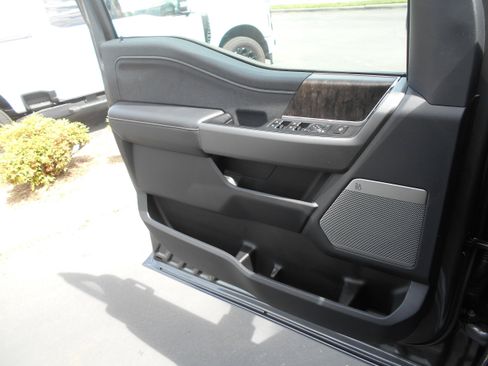 Used 2026 Ford F250 Lariat w/ Black Appearance Package image 8