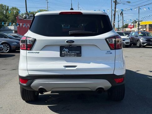 Used 2017 Ford Escape SE image 9