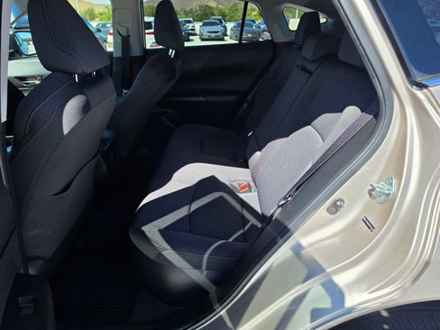 Used 2021 Toyota Venza LE w/ Carpet Mat Package (TMS) AWD/4WD image 16