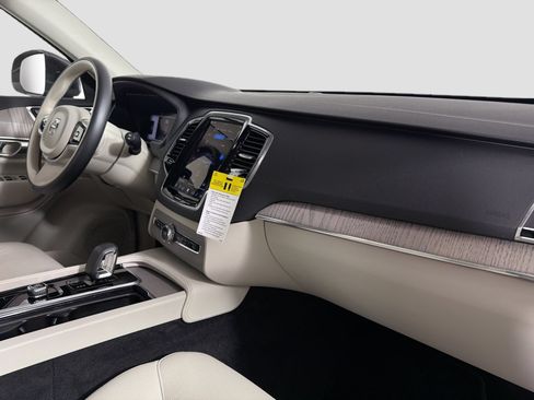 Certified 2024 Volvo XC90 B5 Plus w/ Protection Package AWD/4WD image 30