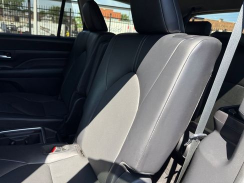 Certified 2025 Toyota Grand Highlander AWD image 32