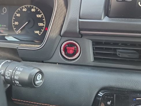Used 2025 Honda Pilot TrailSport image 20