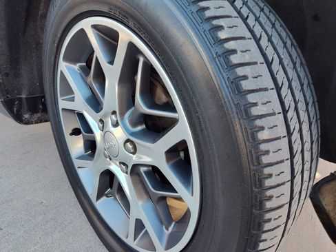 Used 2020 Jeep Grand Cherokee Limited image 13