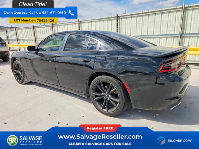 Used 2017 Dodge Charger SE w/ Blacktop Package RWD image 3