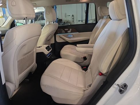 Used 2023 Mercedes-Benz GLS 450 4MATIC image 5