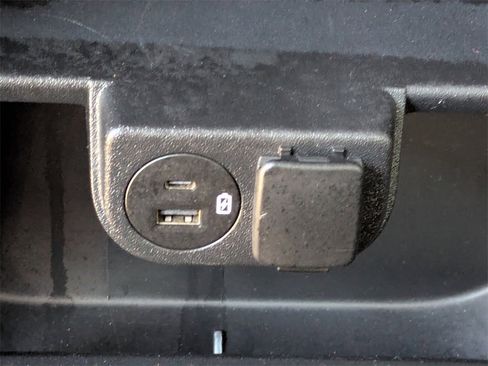 Used 2023 Ford F150 XLT image 13