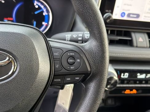 Used 2025 Toyota RAV4 LE AWD/4WD image 22