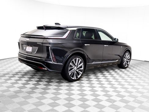 Used 2025 Cadillac Lyriq Luxury w/ LPO, Floor Liner Package AWD/4WD image 5