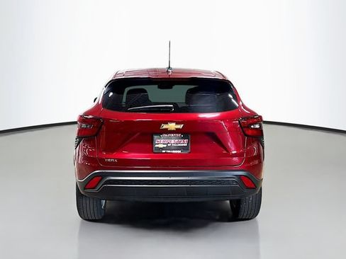 Used 2024 Chevrolet Trax LS w/ LS Convenience Package FWD image 7