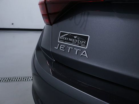 Used 2022 Volkswagen Jetta SE w/ Panoramic Sunroof Package image 10