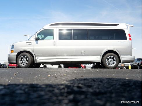 Used 2020 Chevrolet Express 2500 Extended w/ Enhanced Convenience Package image 22