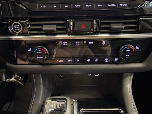 Used 2023 Nissan Pathfinder SL image 17