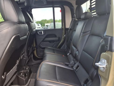 Used 2025 Jeep Gladiator Sport image 18