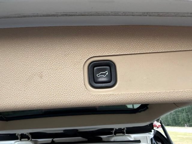 Used 2014 GMC Yukon Denali AWD/4WD image 11