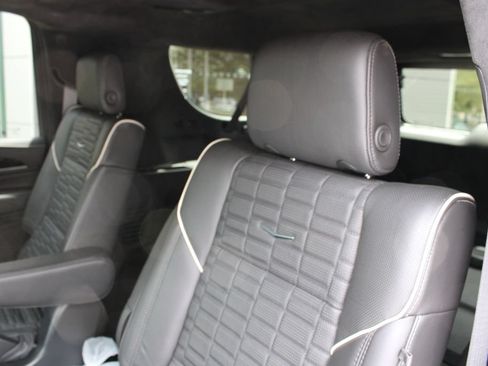 Used 2023 Cadillac Escalade ESV V AWD/4WD image 23