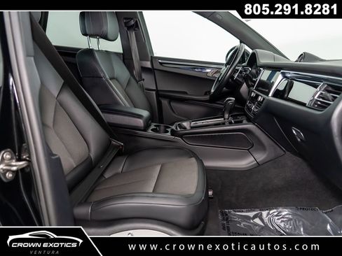 Used 2023 Porsche Macan Turbo image 13