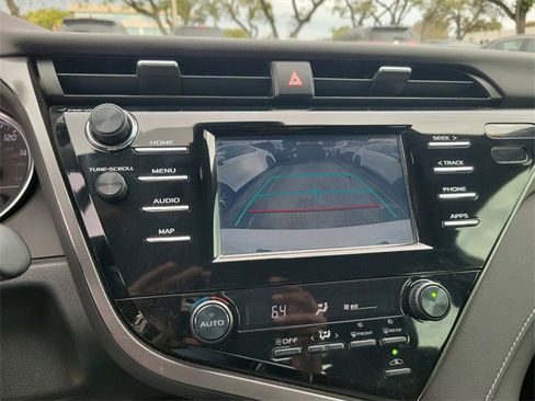 Used 2019 Toyota Camry SE image 21