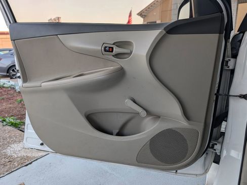 Used 2010 Toyota Corolla image 16