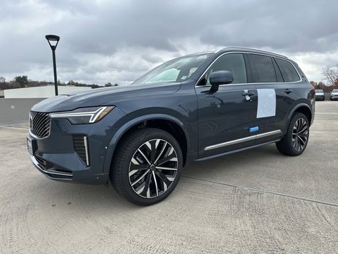 New 2026 Volvo XC90 B5 Plus image 3