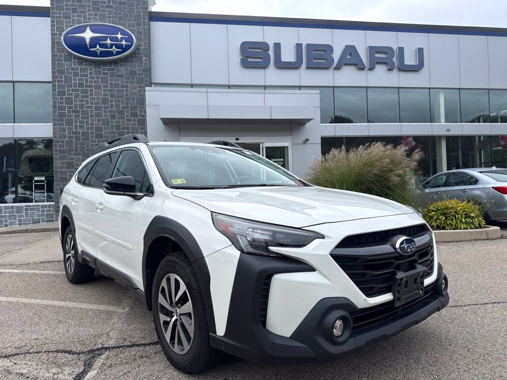 Used 2023 Subaru Outback Premium AWD/4WD image 2