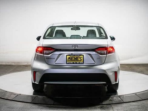 Certified 2021 Toyota Corolla LE image 4