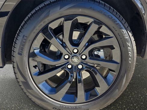 Certified 2025 Land Rover Discovery Sport Dynamic SE image 34