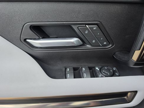 Used 2025 GMC Hummer EV 2X w/ LPO, Dark Essentials Package AWD/4WD image 17