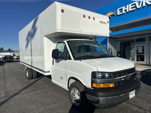 New 2025 Chevrolet Express 4500 w/ Power Convenience Package image 2