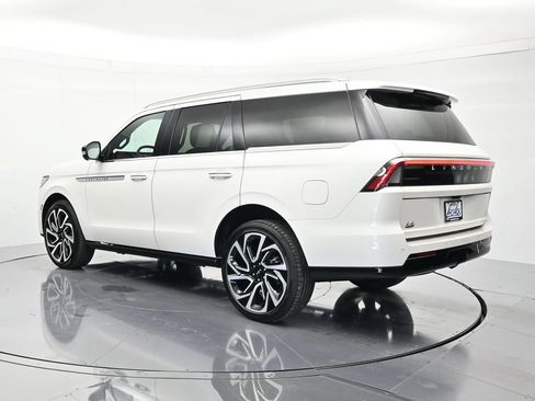New 2026 Lincoln Navigator Reserve AWD/4WD image 7